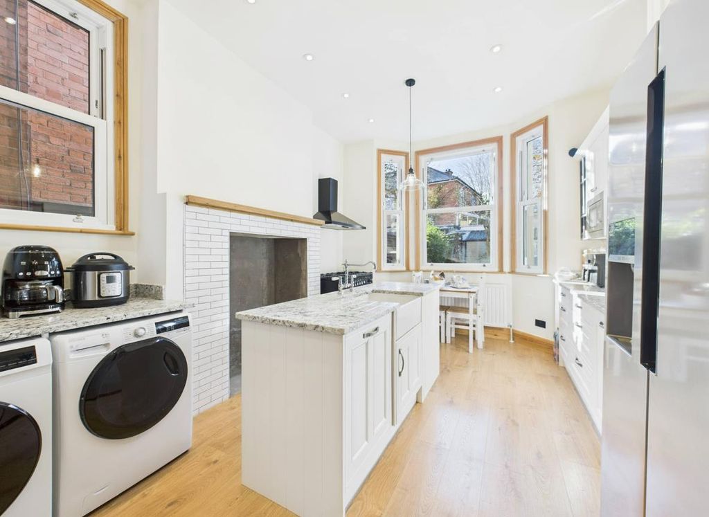 Property photo 3 of 17 Cam05080G0-Pr0234-Still041-001.Jpg