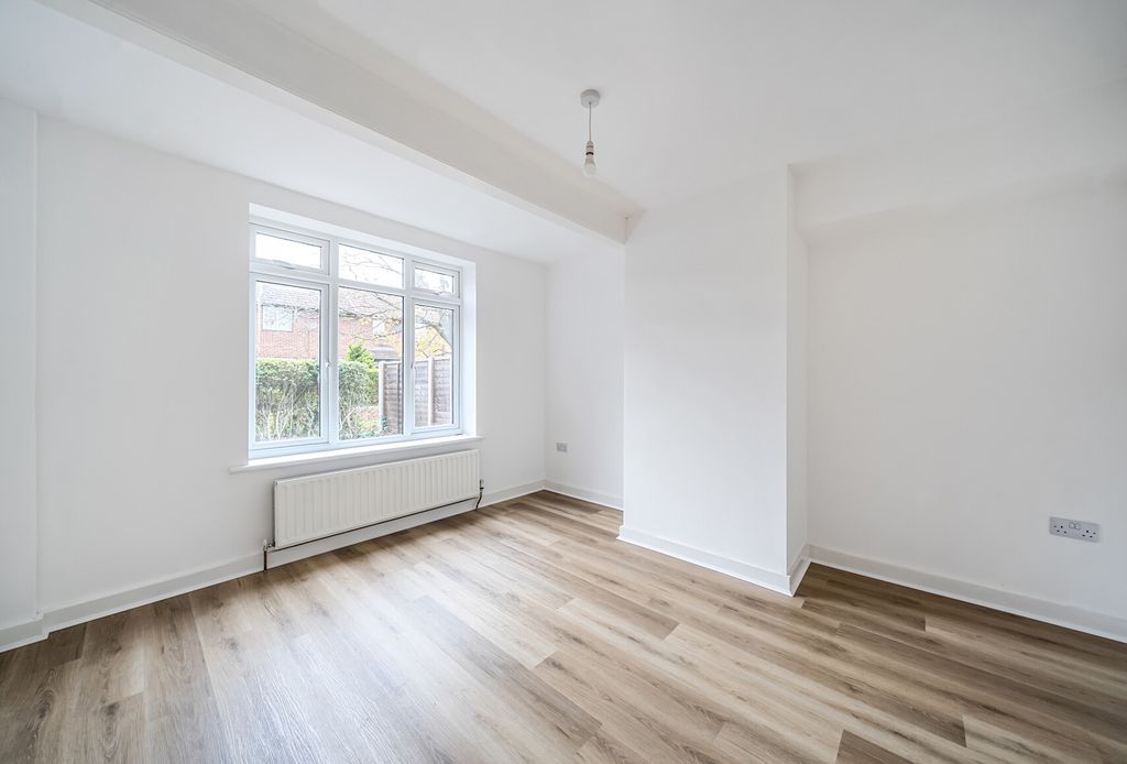 Property photo 2 of 30 1385084-1-6926E91...