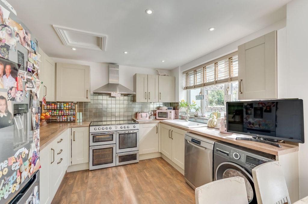 Property photo 2 of 48