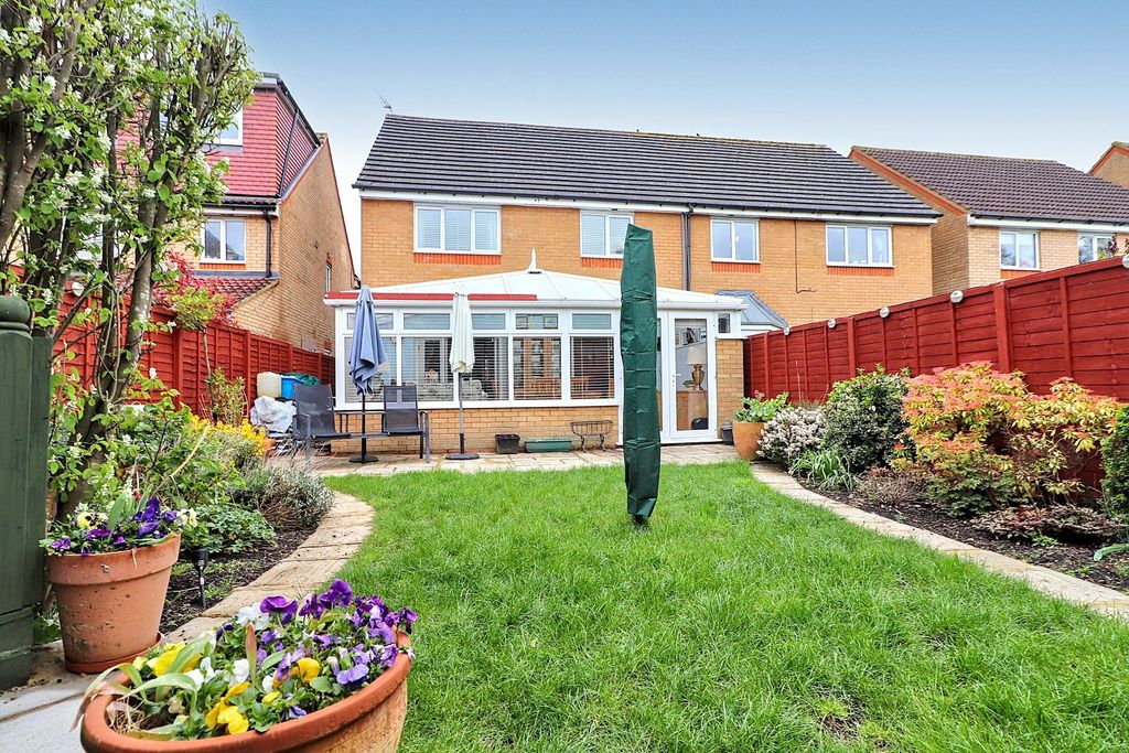 Property photo 2 of 19 Picture No. 27