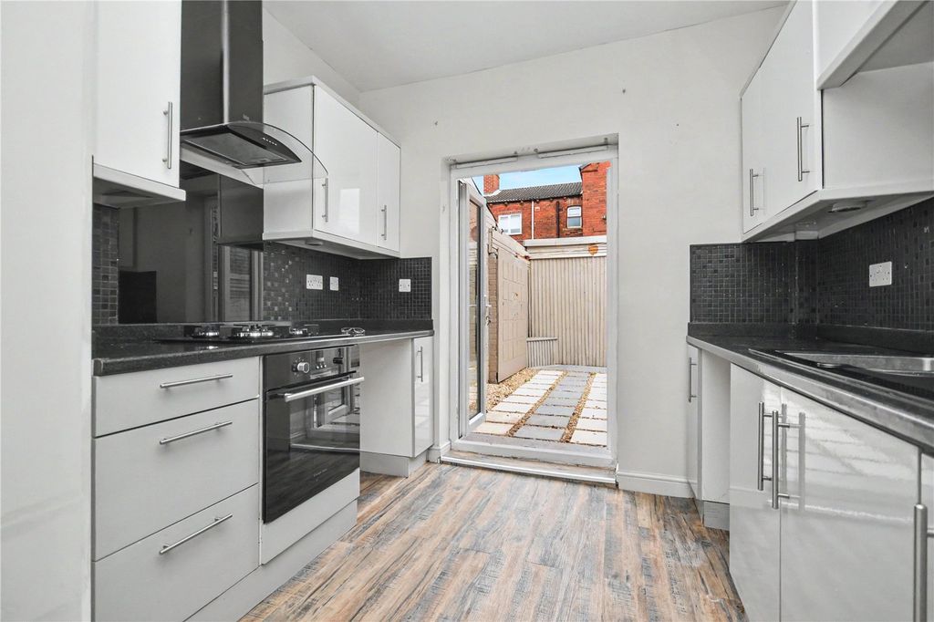 Property photo 3 of 16 Picture No. 12