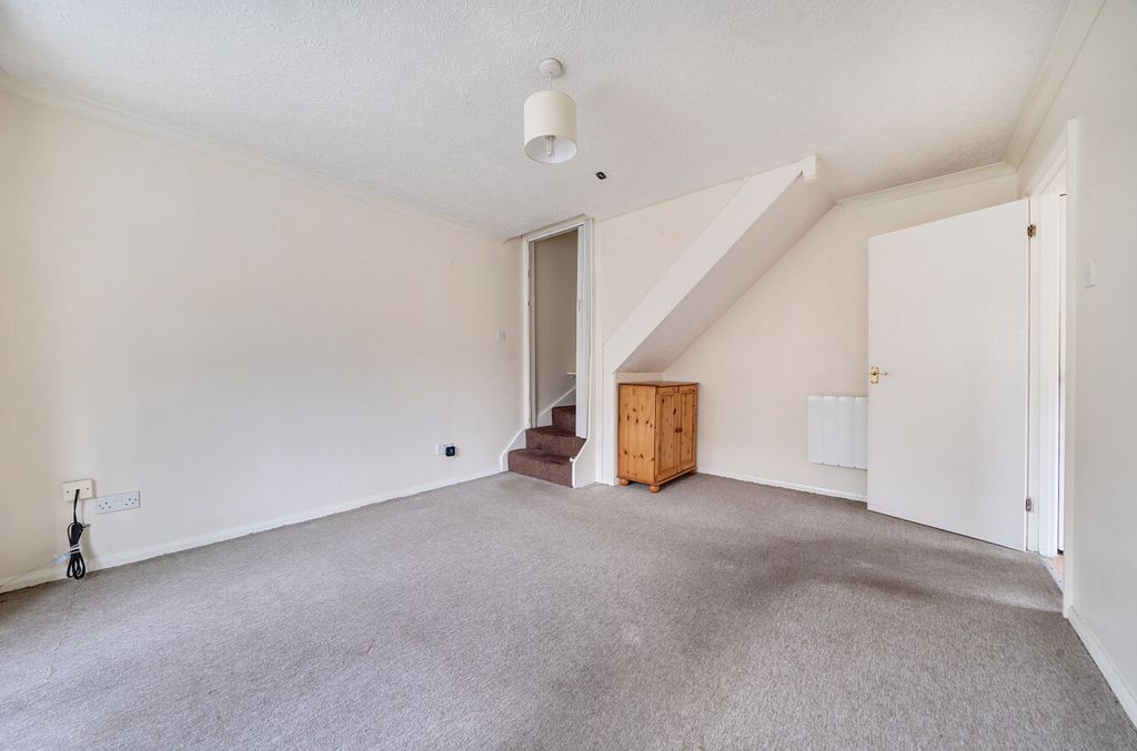 Property photo 2 of 18 1403173-15-696F7A...