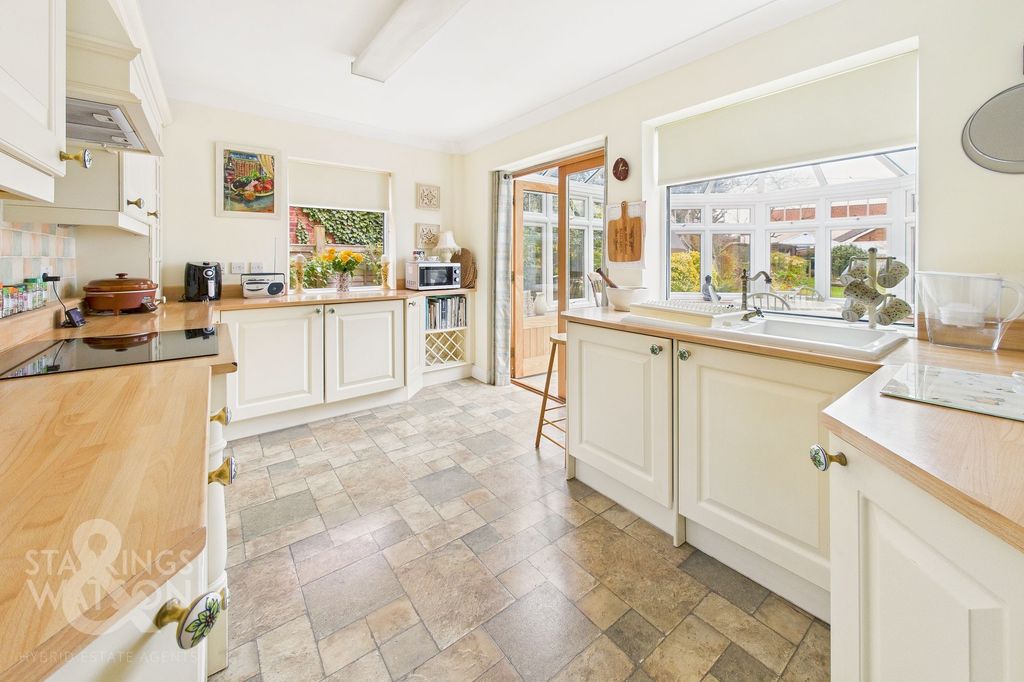 Property photo 2 of 23