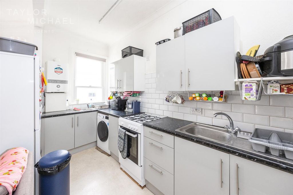 Property photo 1 of 12 Kitchen