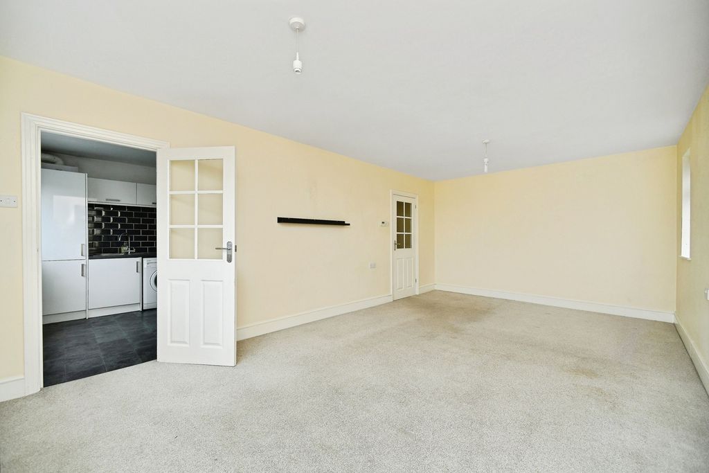 Property photo 3 of 18 Studio Room