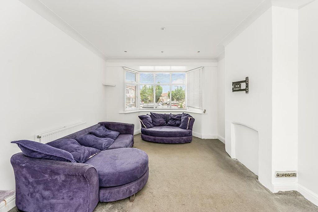 Property photo 3 of 17 Waverley Avenue