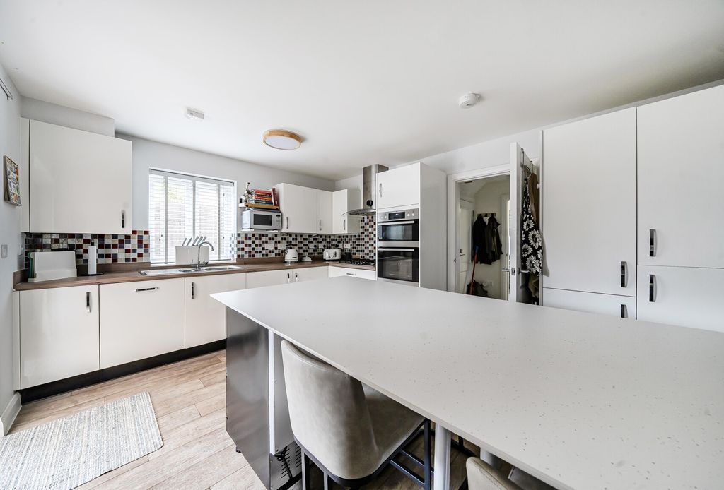 Property photo 3 of 17 Kitchen/Dining Room