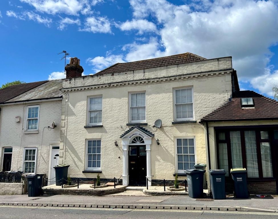 Property photo 1 of 11 27 London Road Frontshot.Jpg