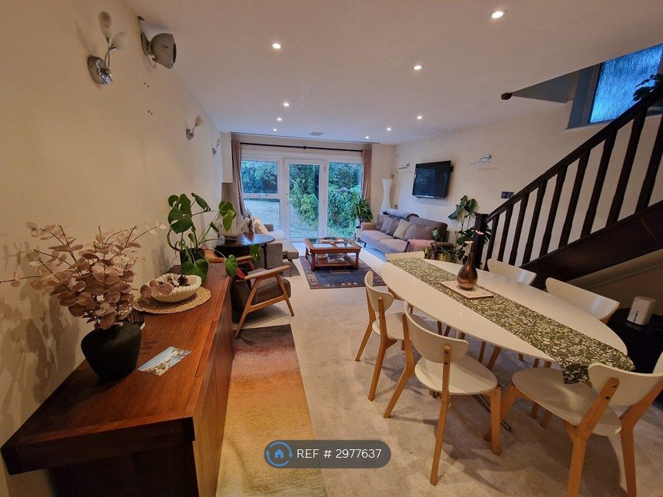 Property photo 1 of 10 Dining Area