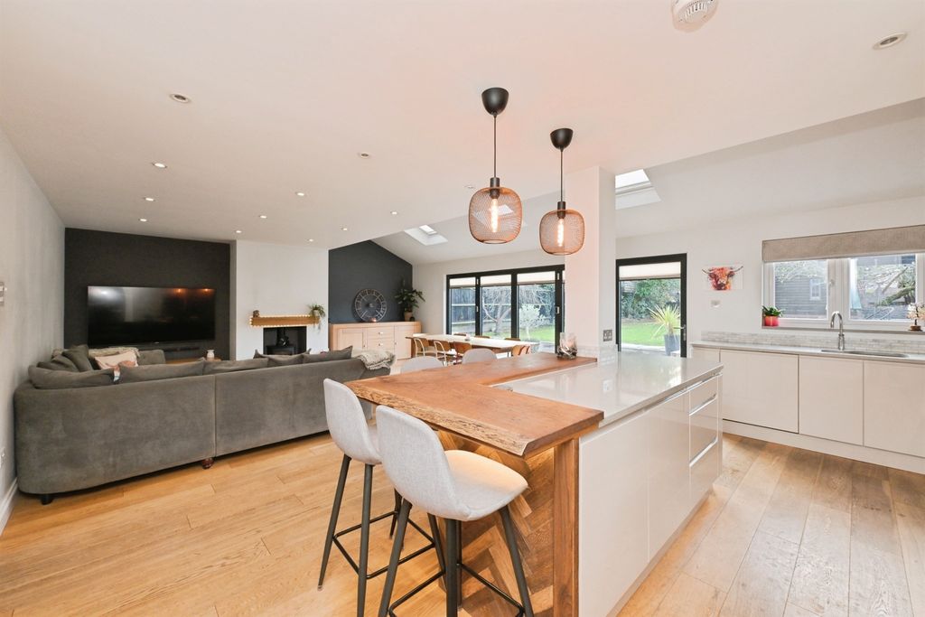 Property photo 3 of 17