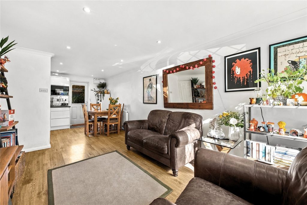 Property photo 3 of 17 Picture No. 11