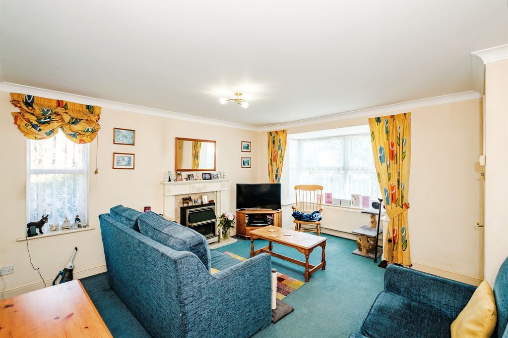 Property photo 3 of 17