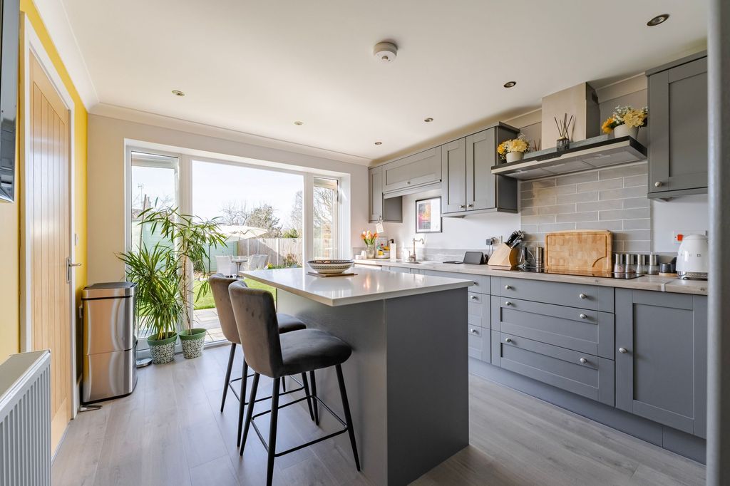 Property photo 3 of 21