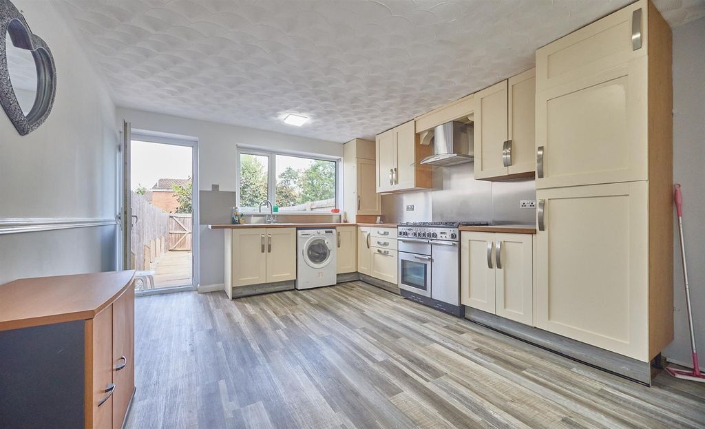 Property photo 2 of 14 Kitchen Diner To Rear