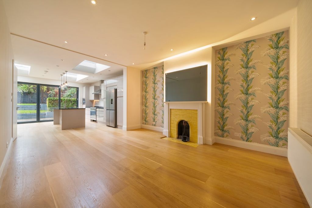 Property photo 3 of 16 4612184