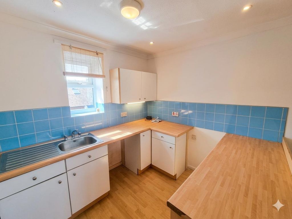 Property photo 2 of 9 Kitchen