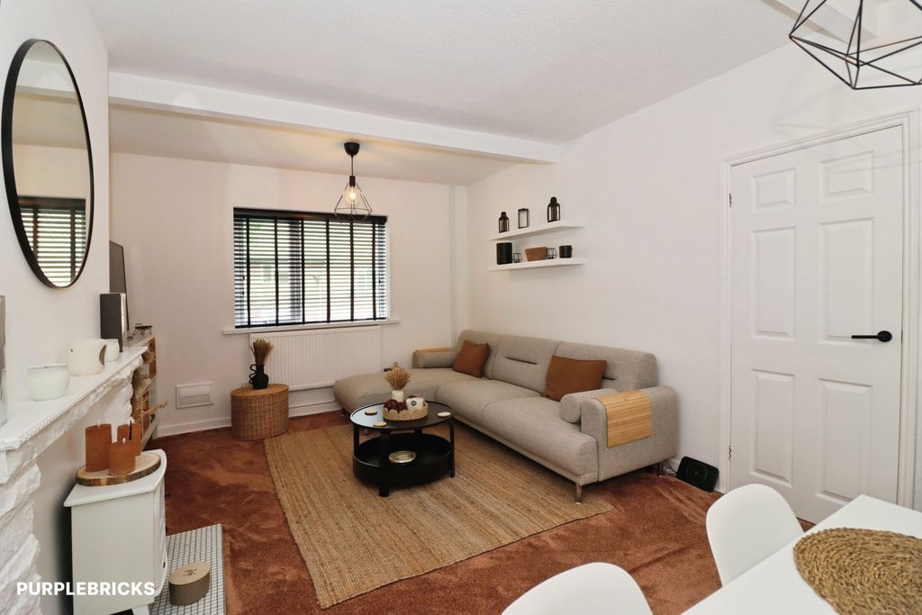 Property photo 2 of 27