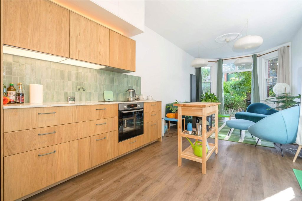 Property photo 3 of 16 Kitchen Z