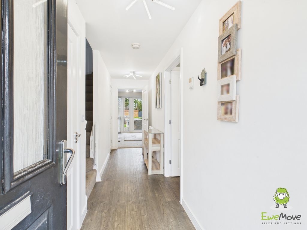 Property photo 2 of 29 Ewemove Estate Agents Basingstoke - Longwood Copse