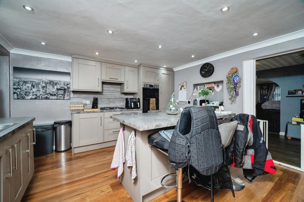 Property photo 3 of 15 Pbox-Img.Jpg