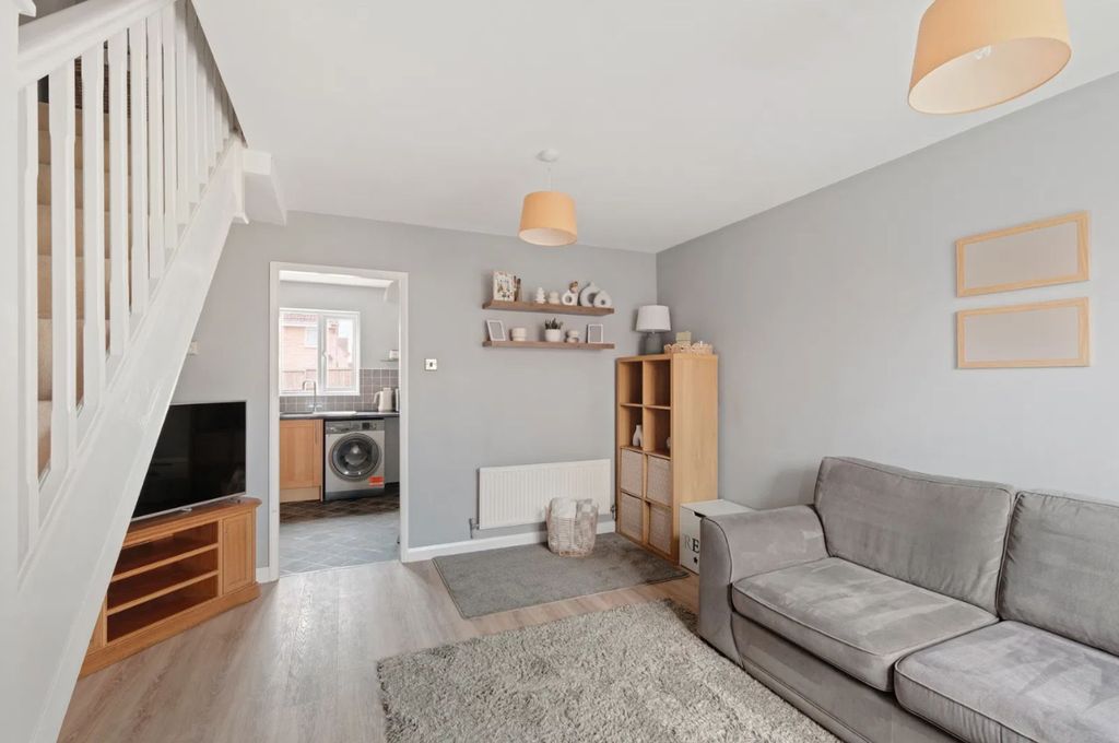 Property photo 3 of 11