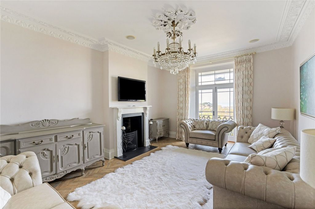 Property photo 2 of 15 Sitting Room