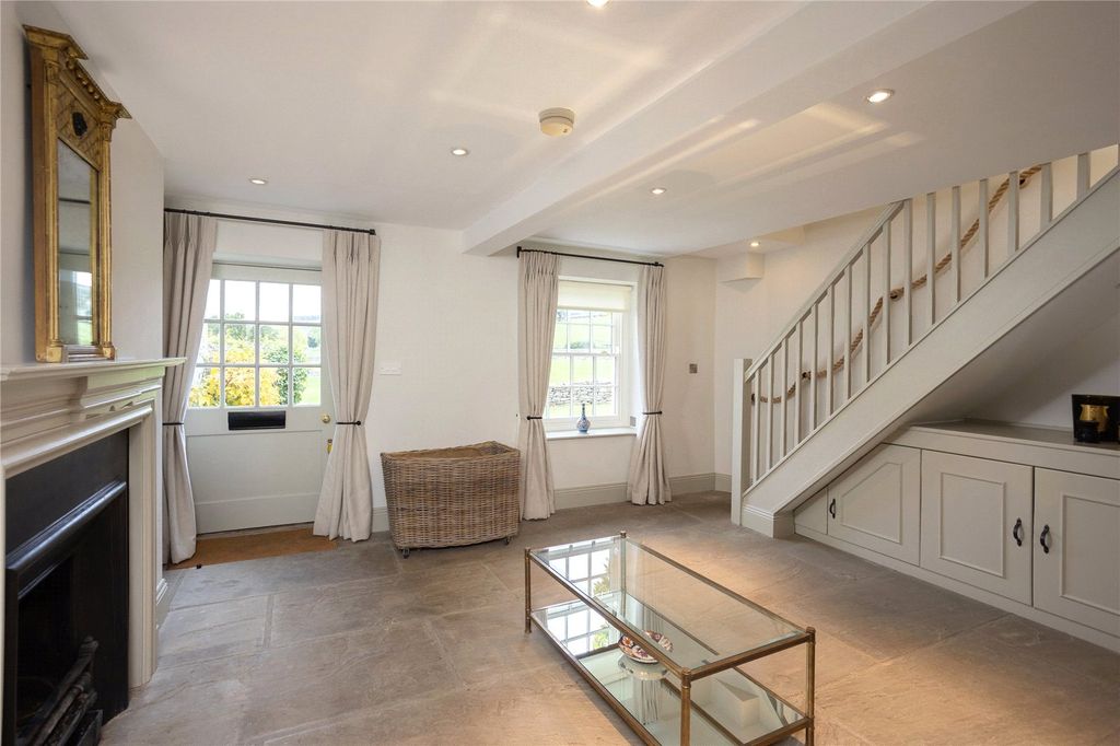 Property photo 2 of 15 Entrance Hall