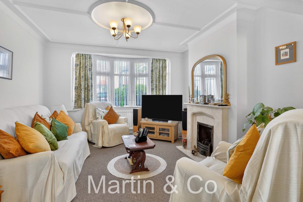Property photo 2 of 16 1695054659 - 89 Burleigh Road, Sm3 19