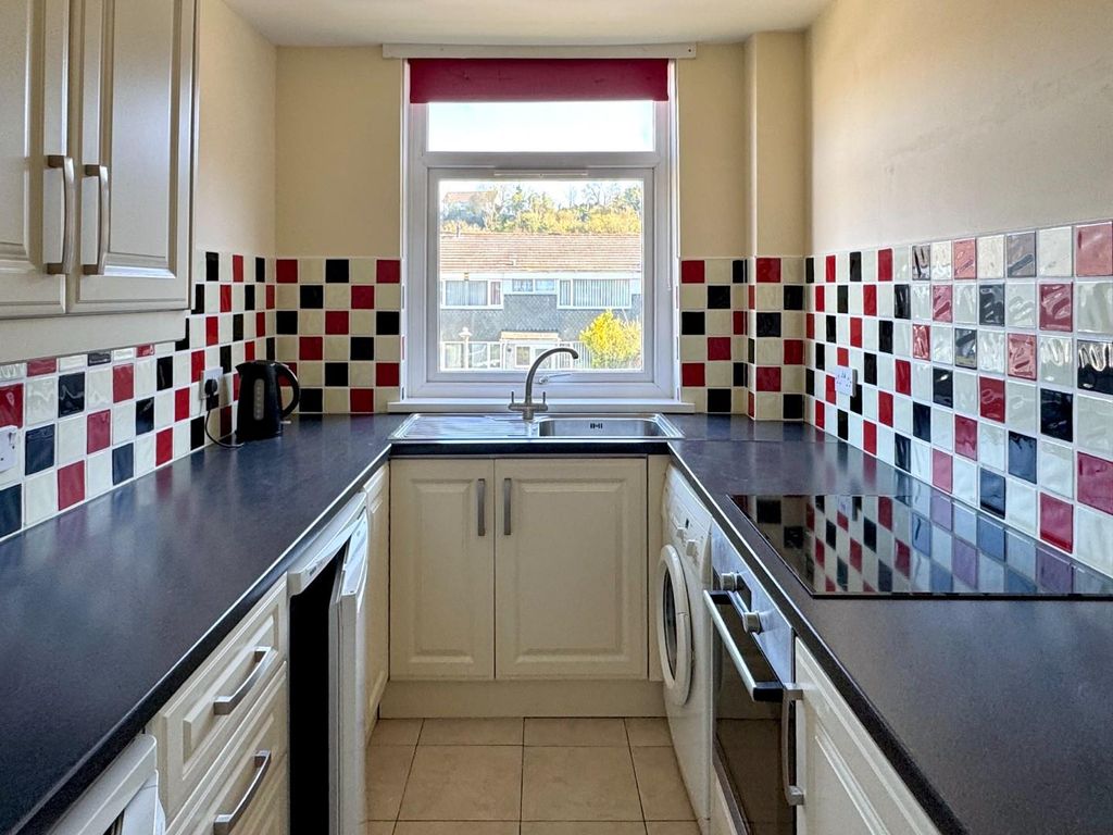 Property photo 2 of 9 Kitchen