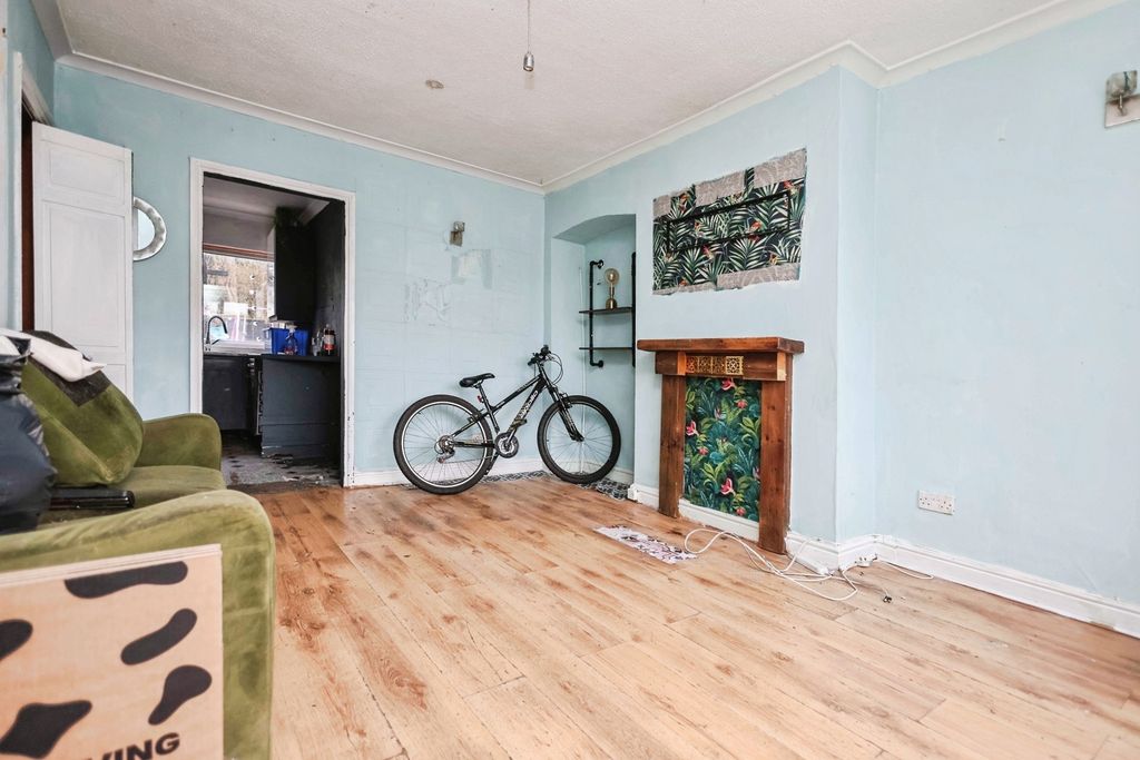 Property photo 3 of 15 Pbox-Img.Jpg