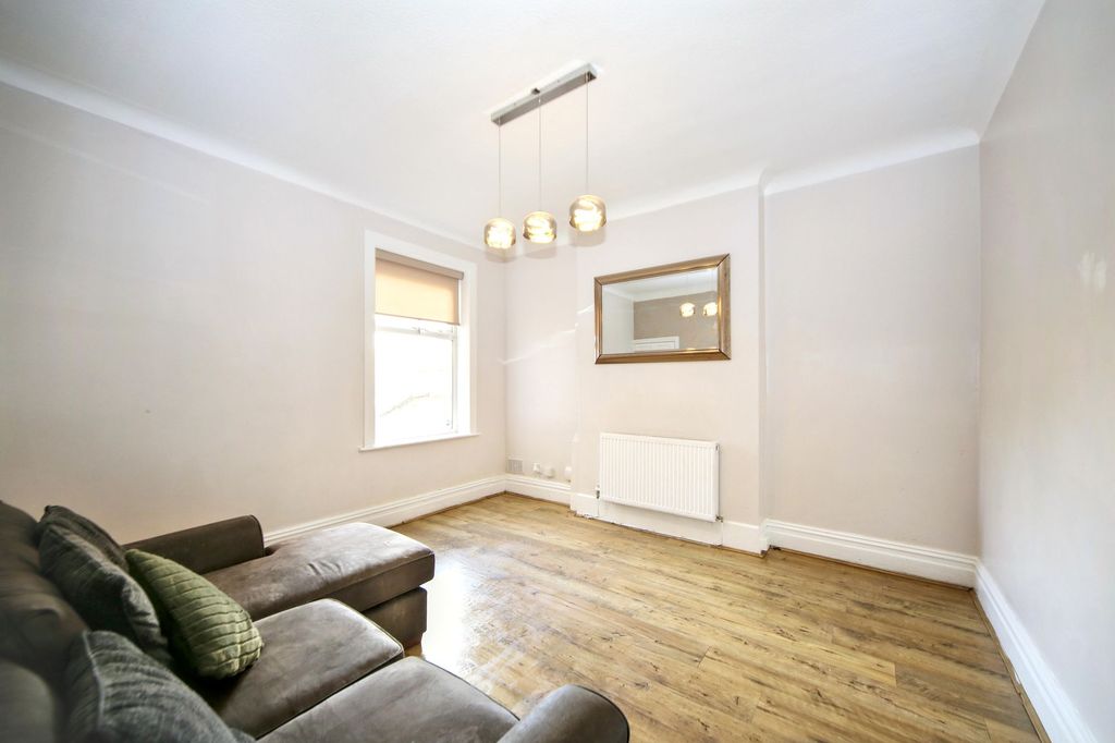 Property photo 2 of 25