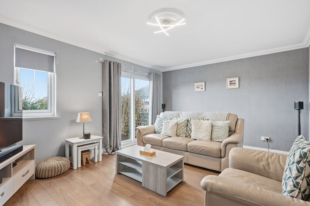 Property photo 2 of 34