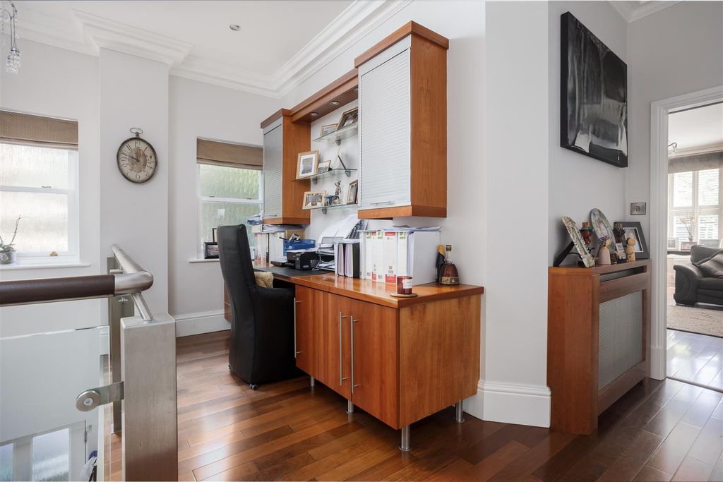 Additional image 11 of 3 bed flat for salePark Crescent, Roundhay, Leeds LS8