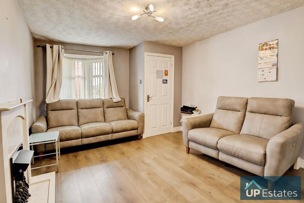 Property photo 3 of 10 Lounge