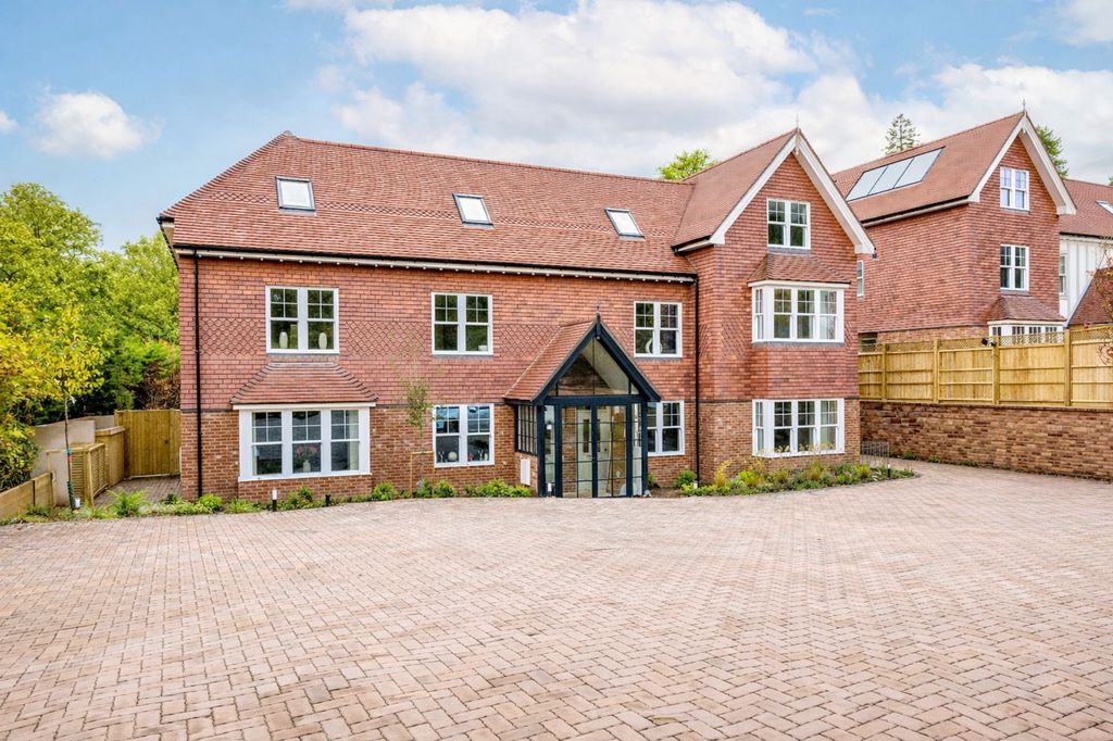 Property photo 1 of 11