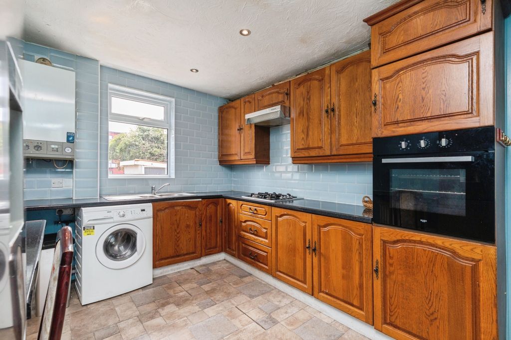 Property photo 3 of 20