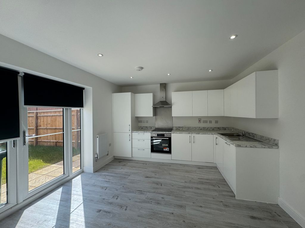 Property photo 2 of 12 Kitchen