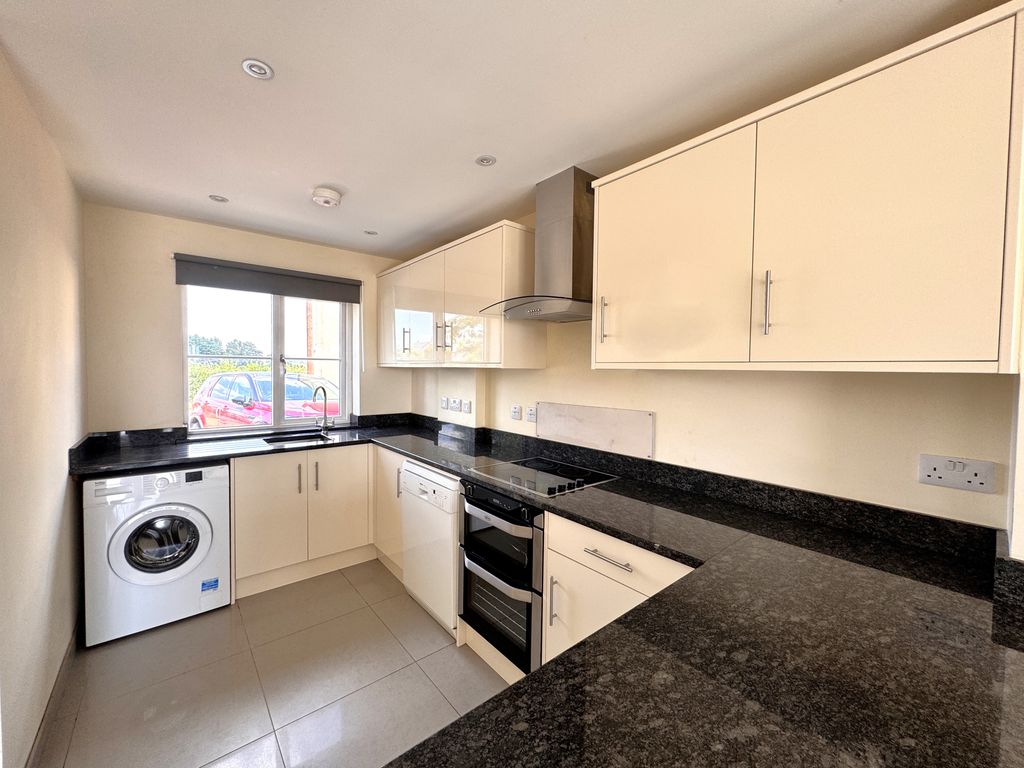 Property photo 3 of 19 Kitchen