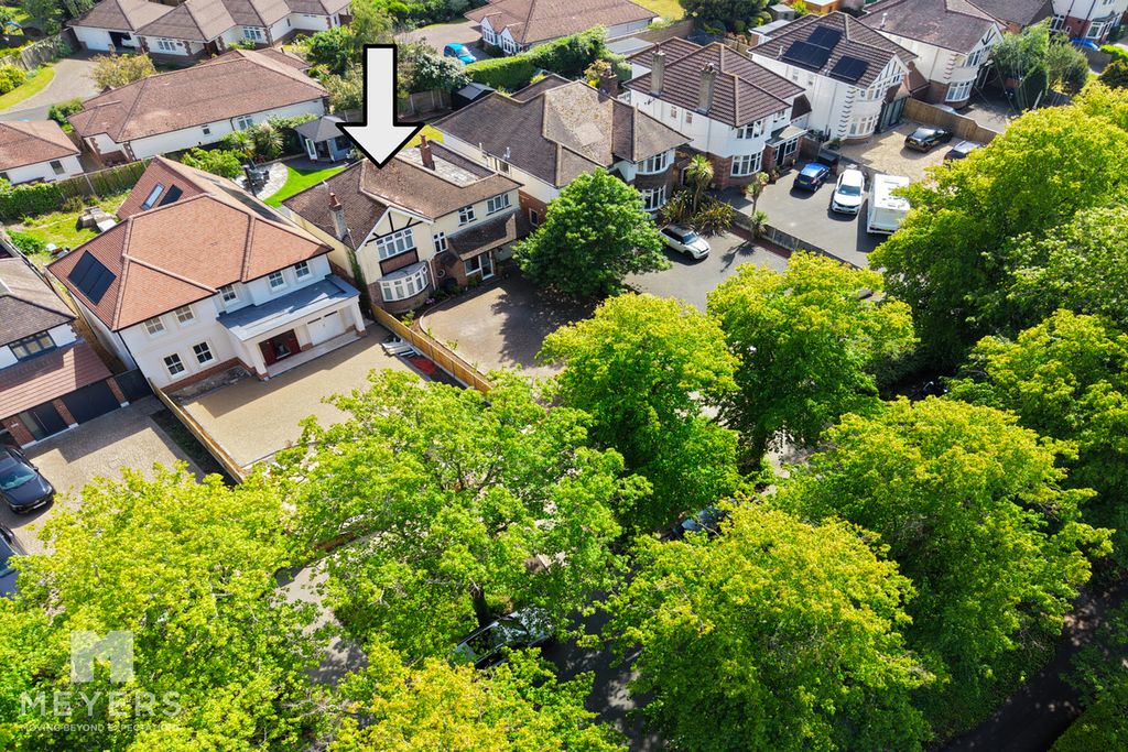 Property photo 2 of 41