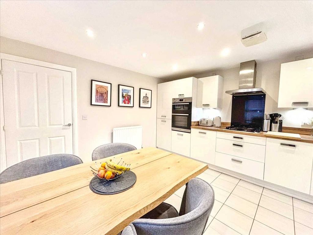 Property photo 3 of 30