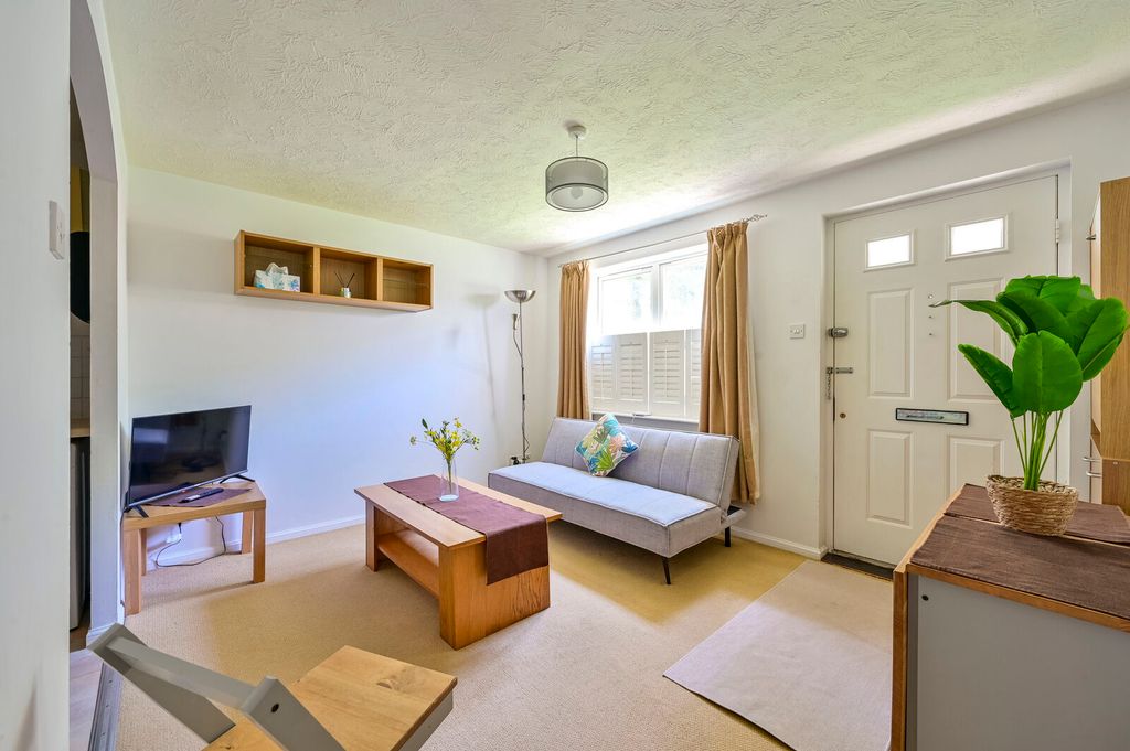 Property photo 2 of 9