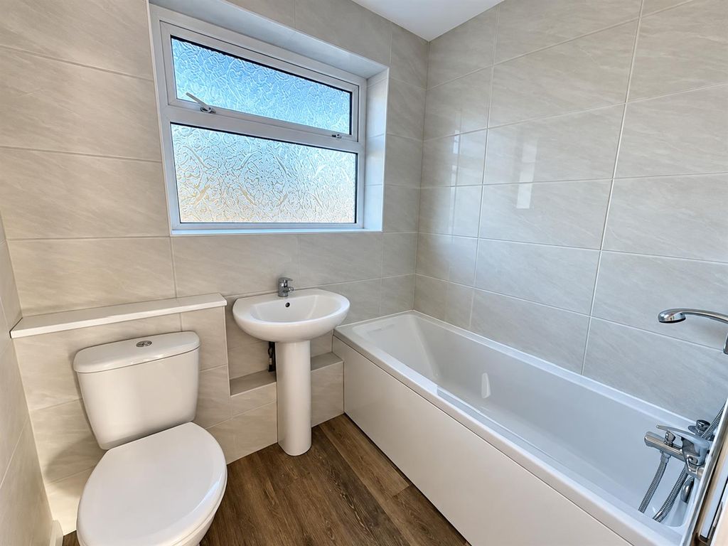 Property photo 1 of 6 Bathroom New.Jpg