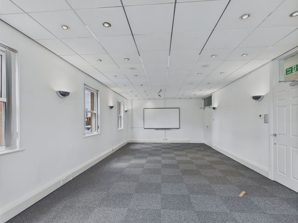 Property photo 3 of 12 Photo 85