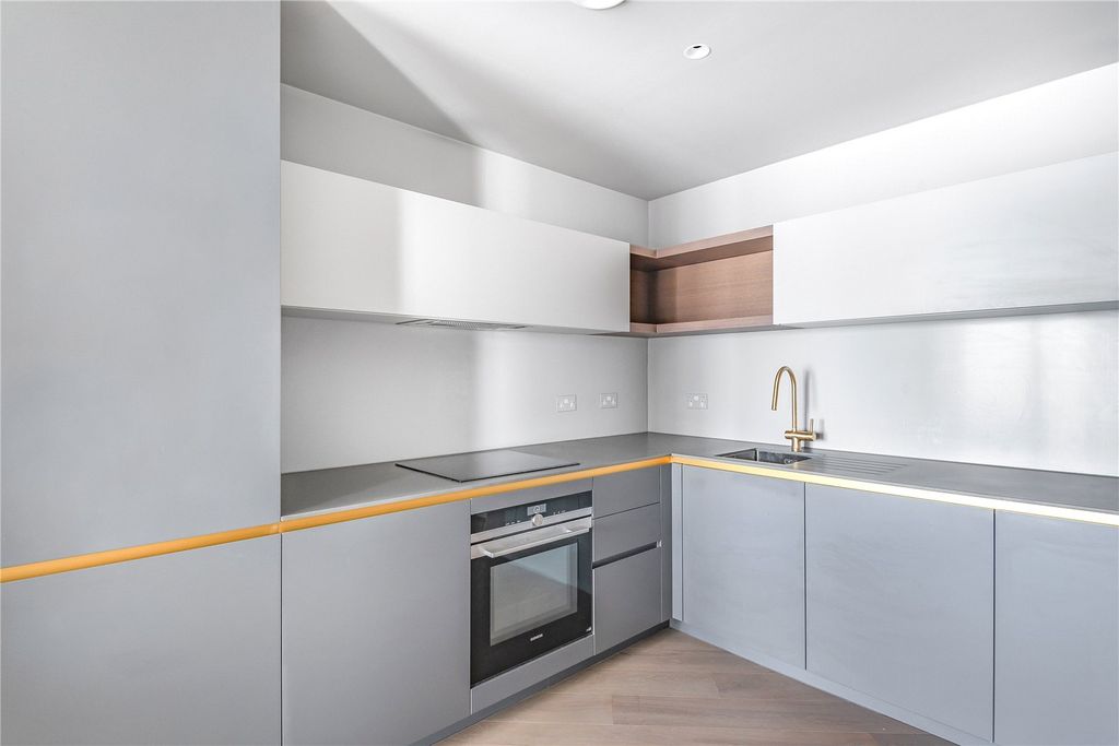 Property photo 3 of 6 Kitchen