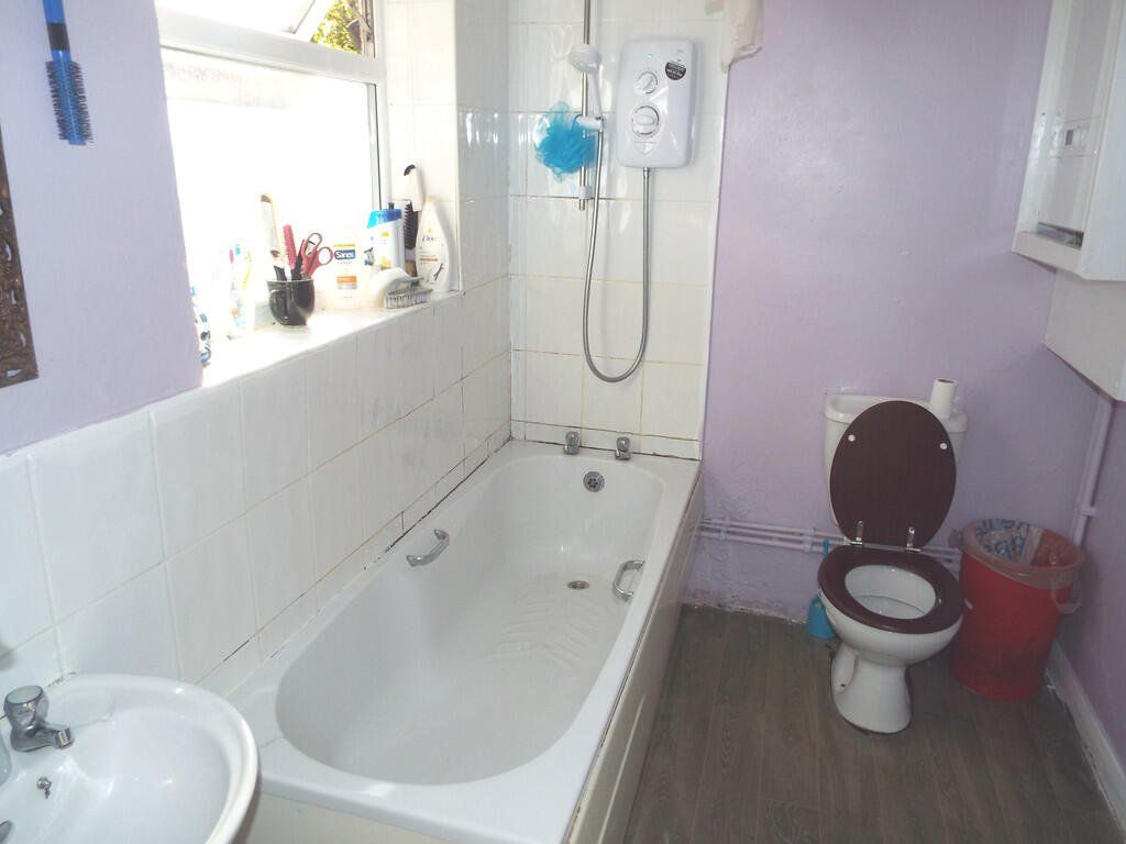 Property photo 3 of 7 Bathroom