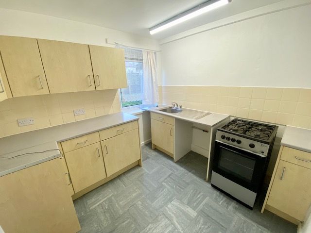Property photo 3 of 7 Kitchen