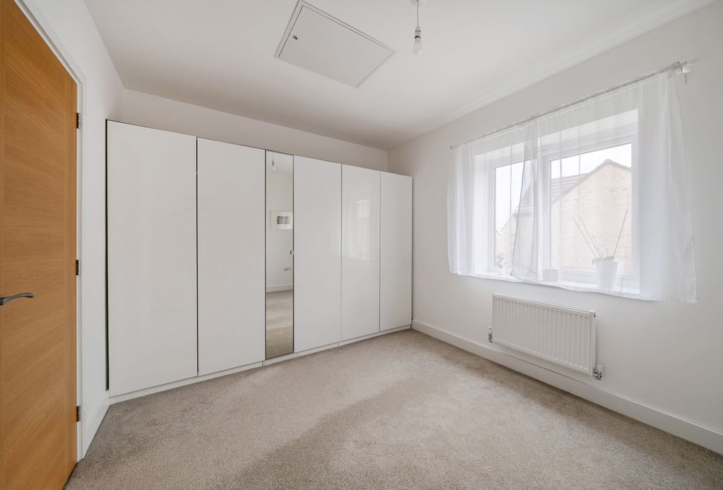 Property photo 3 of 21 1395991-11-695Cdc...