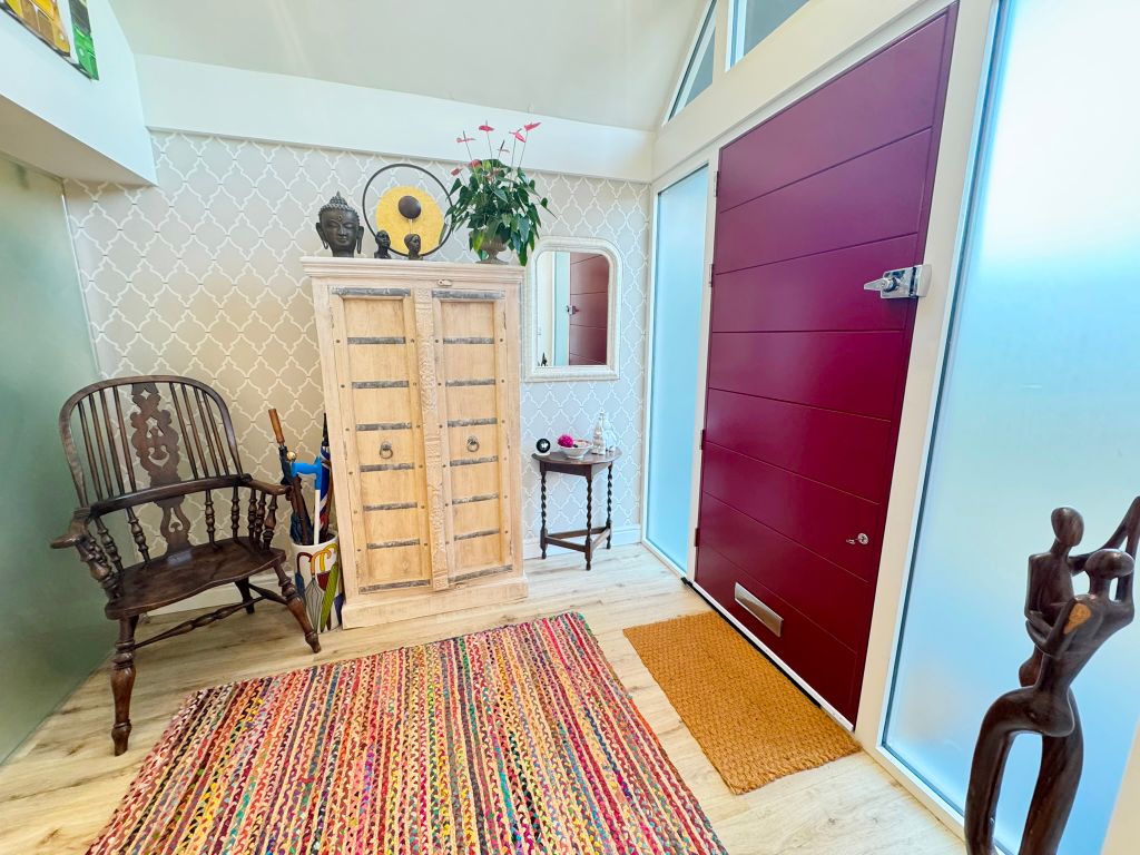 Property photo 3 of 16 26Sr Entrance Hall 2