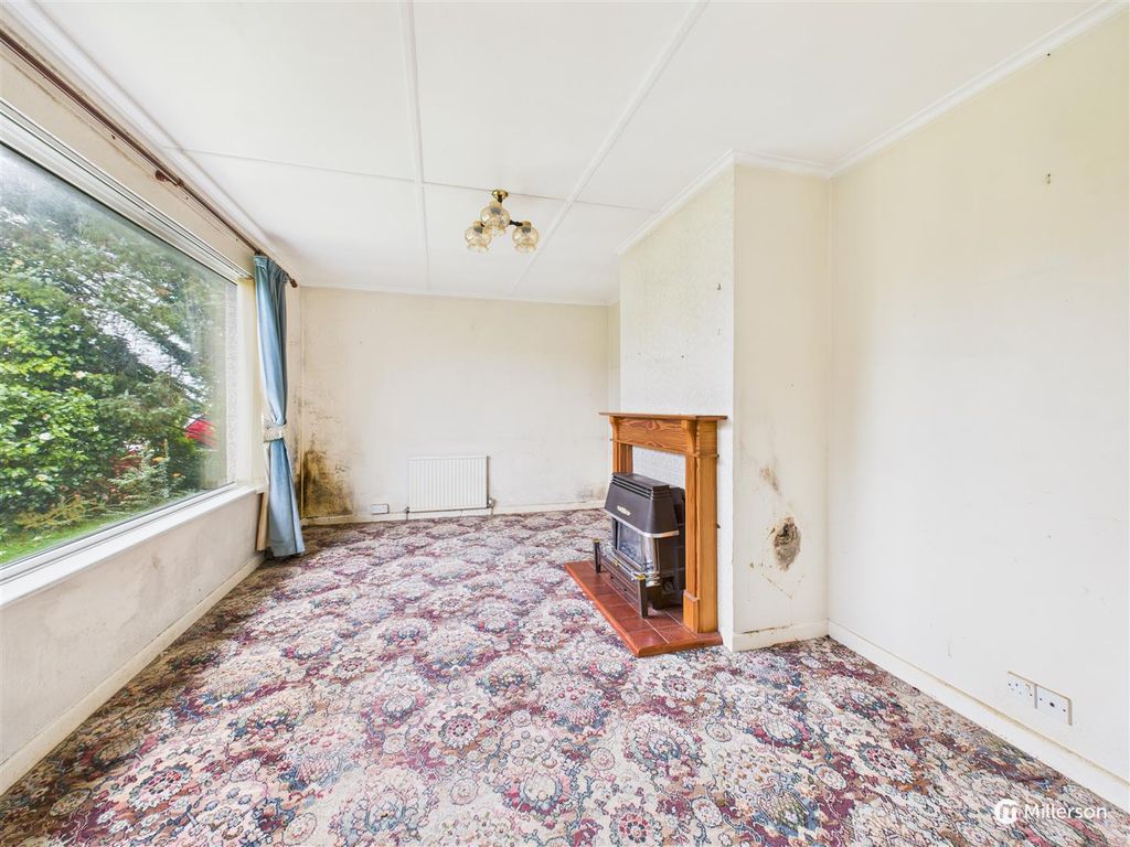 Property photo 3 of 17 Lounge