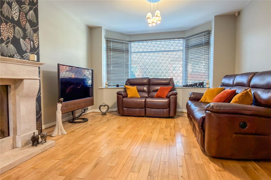 Property photo 3 of 24 Lounge